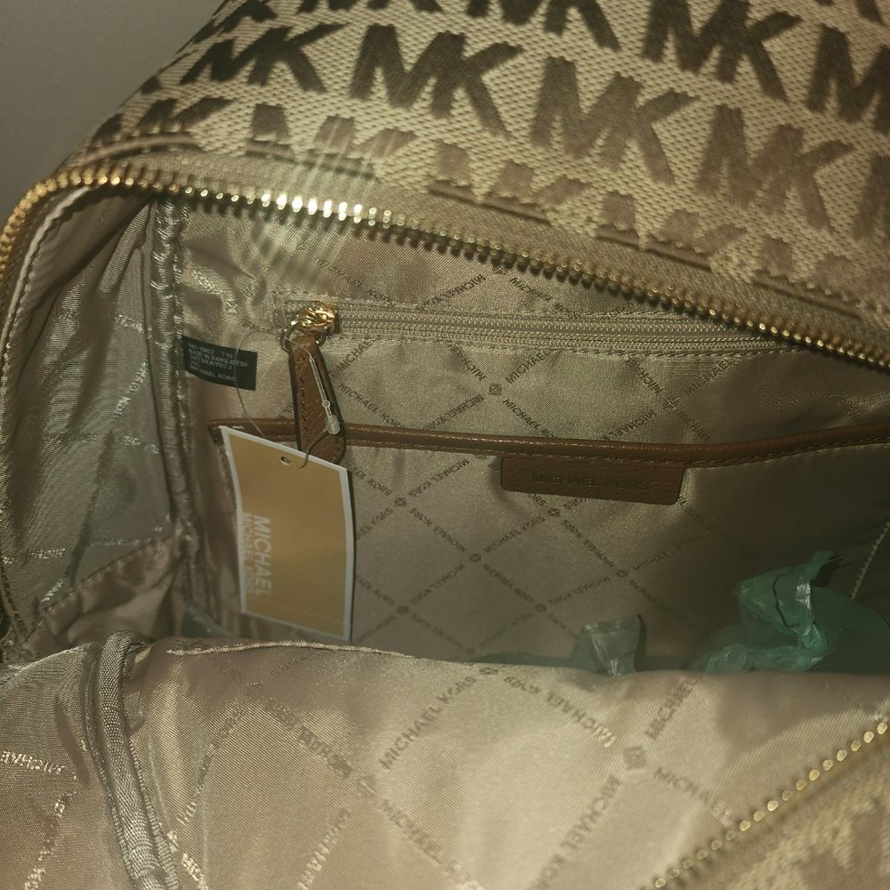 Michael Kors LG Backpack - Picture 2 of 7